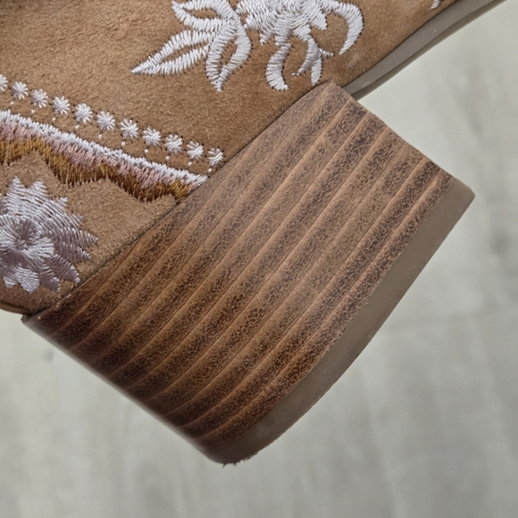 Anthropologie Silent D Embroidered Heeled Loafers Boho Suede Leather Tan Size 37 - Picture 6 of 11